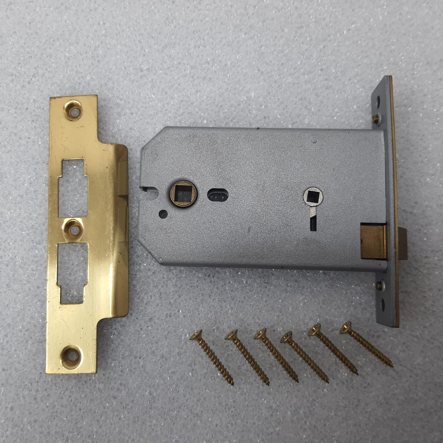 Union 2026 Horizontal Bathroom Lock (124mm) Brass