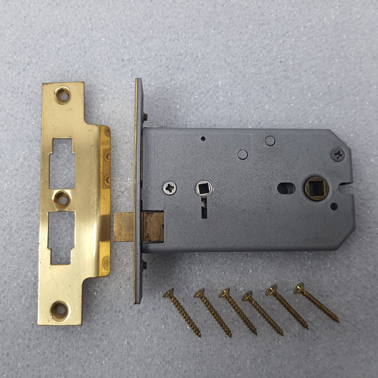 Union 2026 Horizontal Bathroom Lock (124mm) Brass